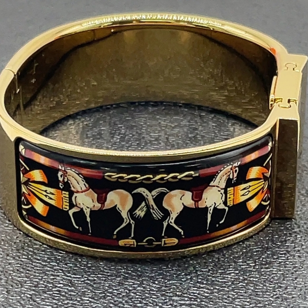 💜 Hermes Loke Gold Color L01.201  Square Quartz Watch W/Box/Card Like New - Picture 7 of 13